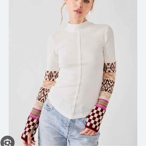 Free People “Gorgeous Thermal Cuff”‎